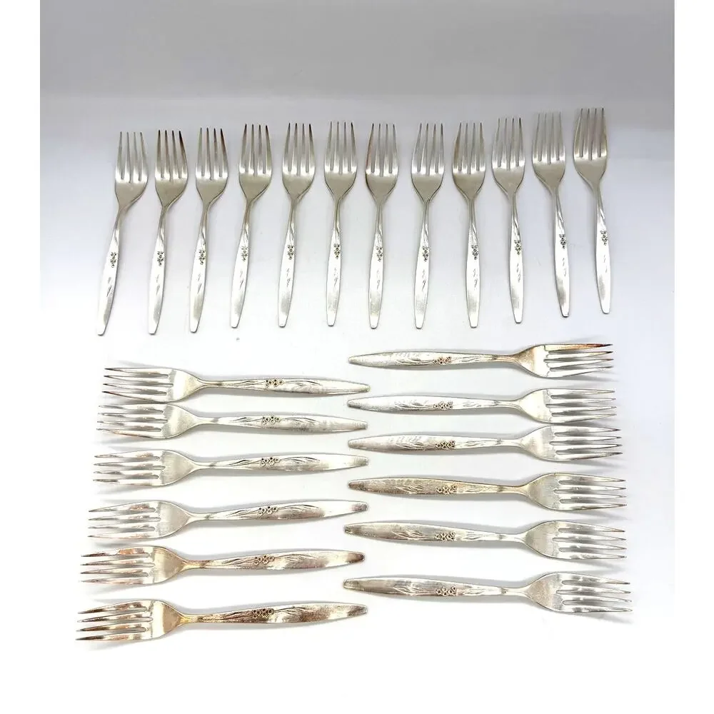 Oneida Community Silver Plate Enchantment Gentle Rose Set of 83 Pieces Flatware